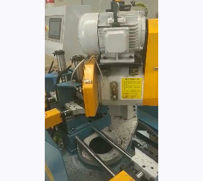 第八代自動轉角切管機425視頻
